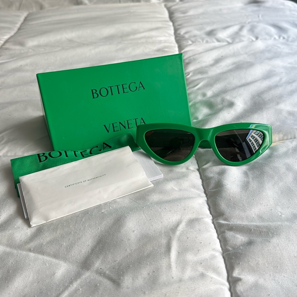Bottega Veneta BV1176S Cat-Eye Sunglasses Kelly Green 55mm